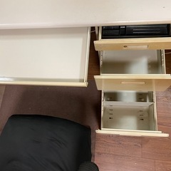 大阪市浪速区！頑丈な事務机、椅子のセットの画像