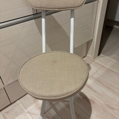 折りたたみ椅子の画像