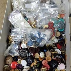 ボタン、留金具、ホックなど色々たくさんの画像