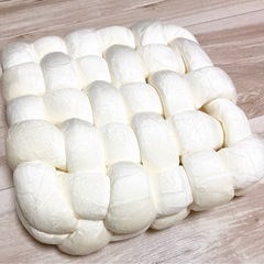 ✨美品✨編み込み　座布団　クッション　北欧風　韓国　おしゃれ　インテリア雑貨(ホワイト)の画像