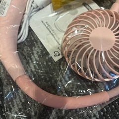 ポータブルネックファン　首掛け扇風機の画像