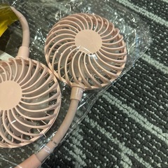 ポータブルネックファン　首掛け扇風機の画像