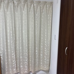 カーテンの画像