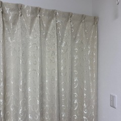 カーテンの画像