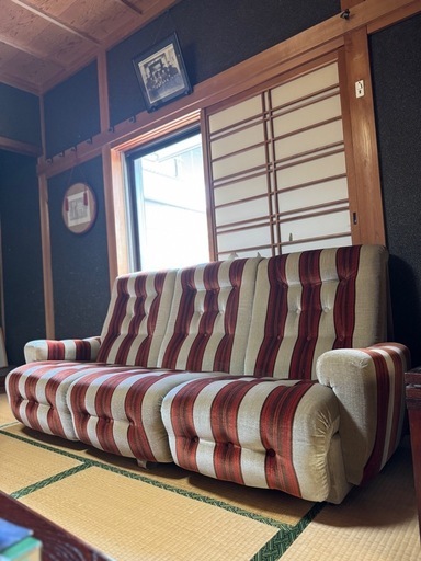 3人掛けレトロな
ソファ