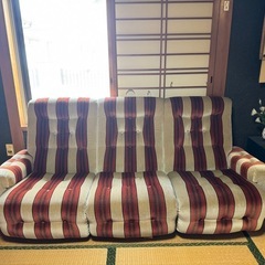 3人掛けレトロな
ソファ　の画像