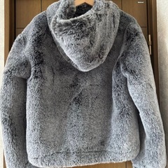 UNIQLO ジャケット Mサイズ フェイクファー ジャケットの画像