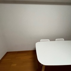 ラウンドテーブル ホワイトの画像