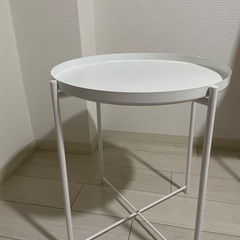 ラウンドサイドテーブル　IKEAの画像