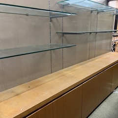無料で差し上げます。大型　店舗用陳列棚　木製　その1の画像