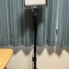 撮影用ライト1個　NEEWERライトの画像