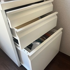 鍵付きキャビネット(ホワイト)の画像