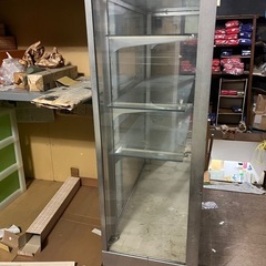 無料で差し上げます。商品陳列扉付きガラスケース　その3の画像
