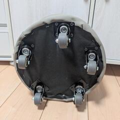 北欧風 キャスター付きスツールの画像