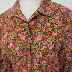 シャツ　赤小花　レディースの画像