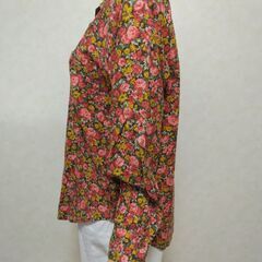 シャツ　赤小花　レディースの画像