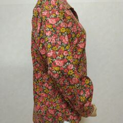 シャツ　赤小花　レディースの画像