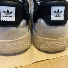 adidasスニーカー22.5の画像