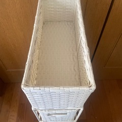 編み籠引き出し付きラック の画像