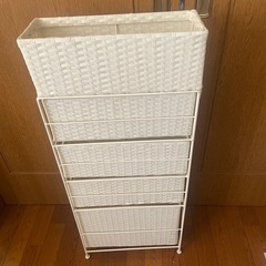 編み籠引き出し付きラック の画像