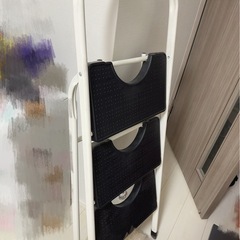 折りたたみ式の３段踏み台（脚立）の画像