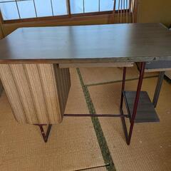 仕事(勉強)机の画像