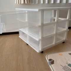 押入れ収納キャスター付きの画像