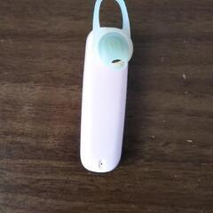 片耳イヤホンと充電ケーブルBタイプの画像