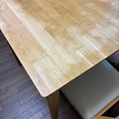 ダイニングテーブルの画像