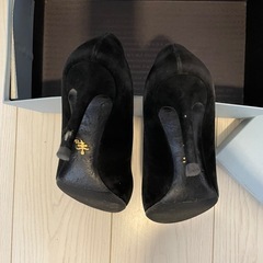 PRADA スエードパンプス　24.0の画像