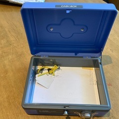 小形金庫　印鑑入れ　キーボックス　CASH  BOX CARL CB-8820の画像