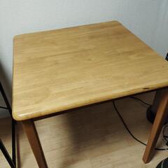 木製テーブル