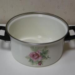 【昭和レトロ】ホーロー 両手鍋　MARUWAI　マルワイホーロー薔薇　花柄　20cm 2.5ℓの画像