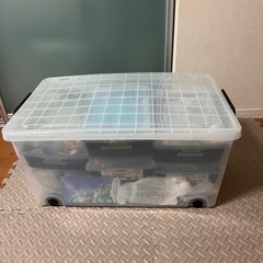 レゴ大量セットとレゴテーブルの画像