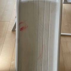 子供用滑り台、ブランコの画像