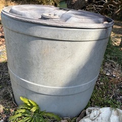 水槽　　プラスチックドラム缶　　　水溜めの画像