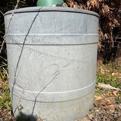 水槽　　プラスチックドラム缶　　　水溜めの画像