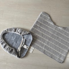ニトリ⭐︎室内用トイレマット＆フタカバープロイ　グレーボーダーの画像
