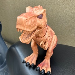 ジェラシックワールド恐竜:  サイズ約高さ26㌢長さ40㌢幅15㌢  吠える 歩く 光る 動作確認しました。の画像
