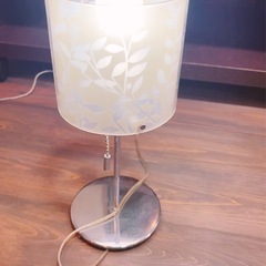インターフォルム☆テーブルランプ テーブルライト 間接照明 ボタニカル 北欧 草花 蝶 金属モチーフ インテリア 照明 デスクライトの画像