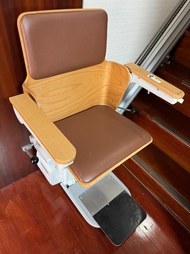 いす式階段昇降機　エスコートスリム　介護