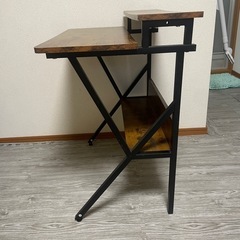 パソコンデスクの画像
