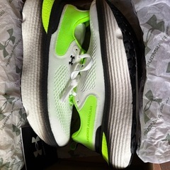 【新品】【値下】UNDER ARMOUR  ランニングシューズ の画像