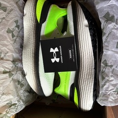 【新品】【値下】UNDER ARMOUR  ランニングシューズ の画像