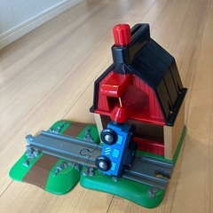ブリオ　電車レール　小屋の画像