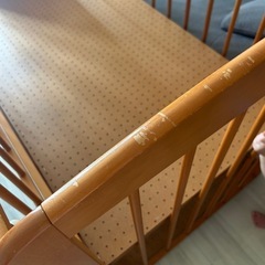 木製　ベビーベッドの画像