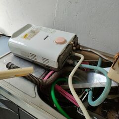大岡山駅　ステンレスバスタブ、給湯器、洗面台などの画像