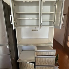 食器棚の画像