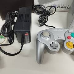 【美品】Nintendo ゲームキューブ DOL-001/コントローラーありの画像
