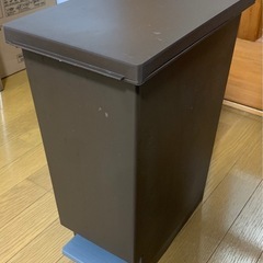 [確定済]茶色　家庭用ゴミ箱の画像